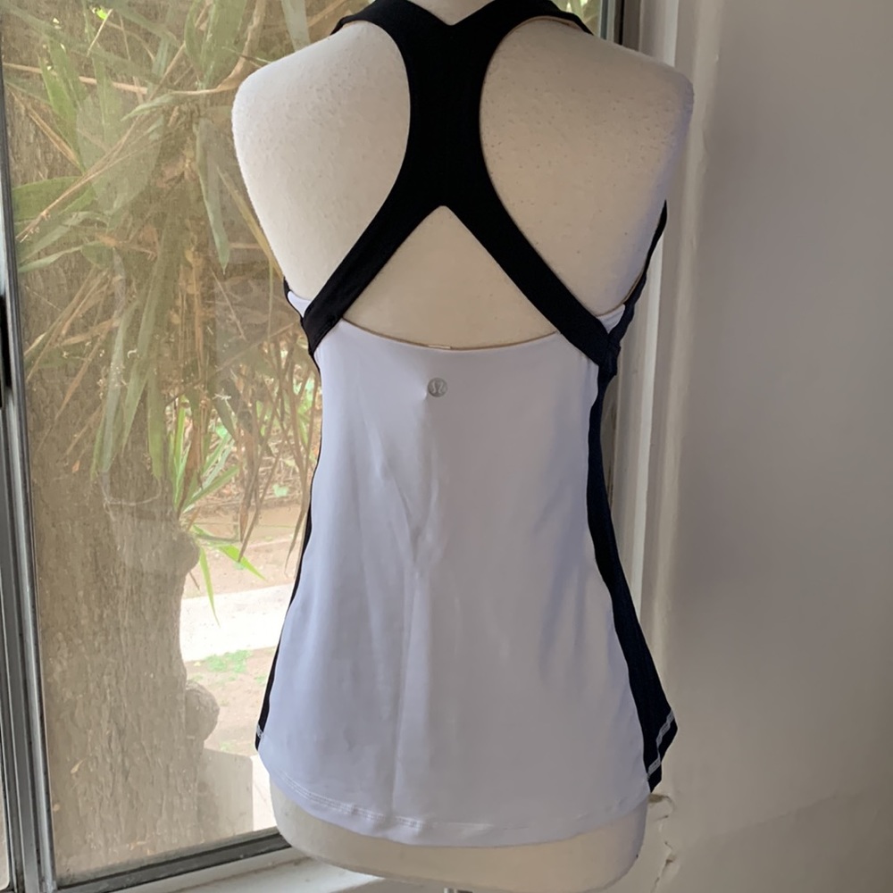 BN LULULEMON tank with built in bra